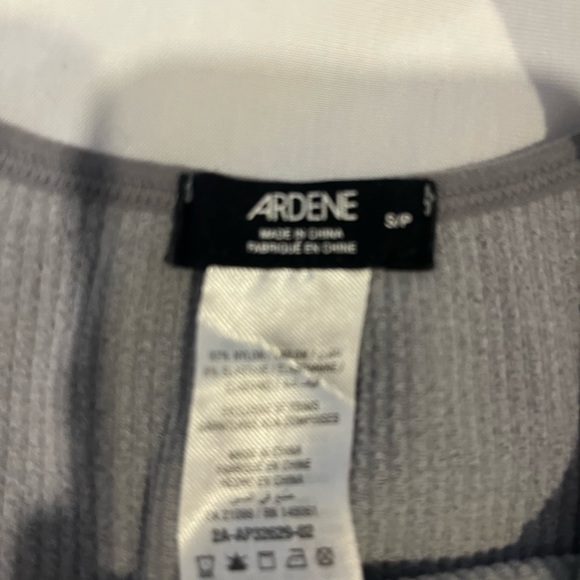 Set of 2 ardene shirts (can be sold individually) - Picture 2 of 3